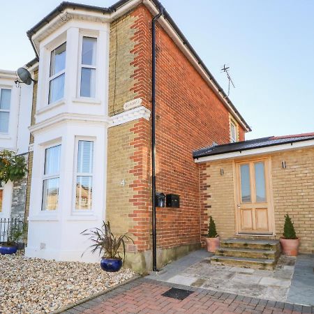 Dovedale Villa Райд Екстериор снимка