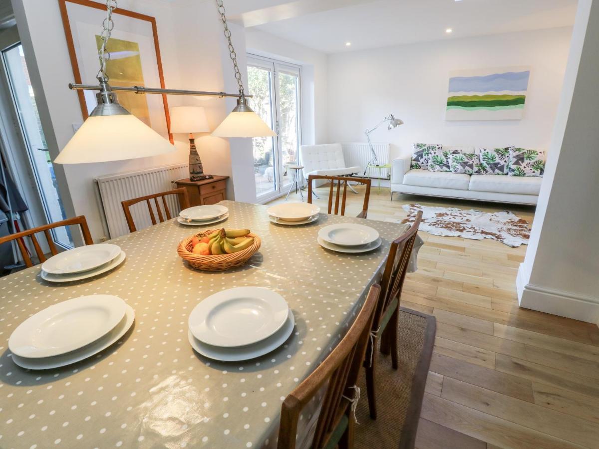 Dovedale Villa Райд Екстериор снимка
