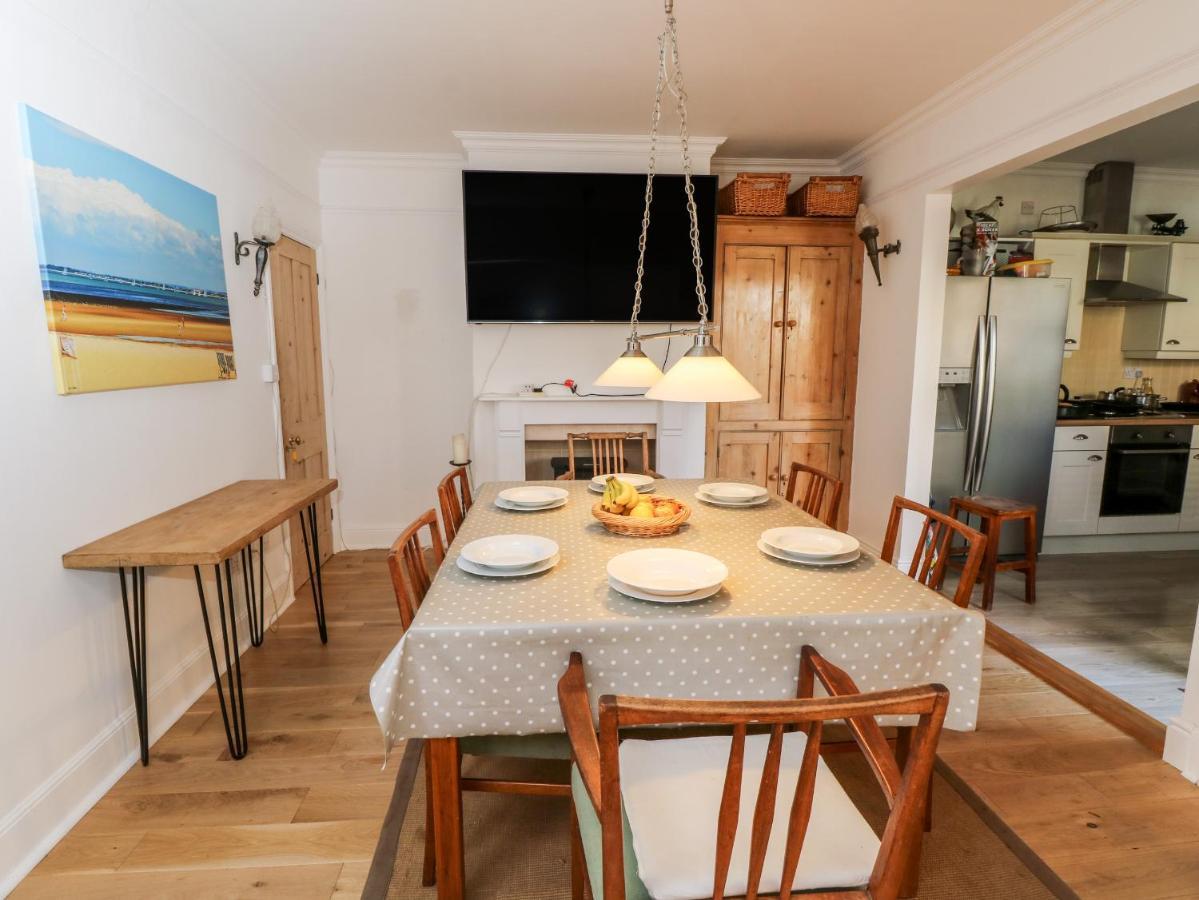 Dovedale Villa Райд Екстериор снимка