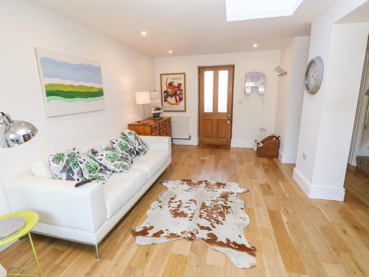 Dovedale Villa Райд Екстериор снимка