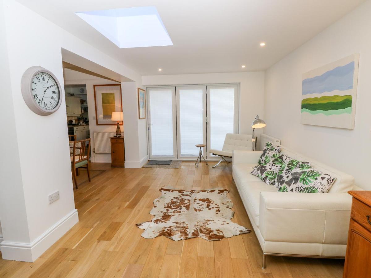 Dovedale Villa Райд Екстериор снимка
