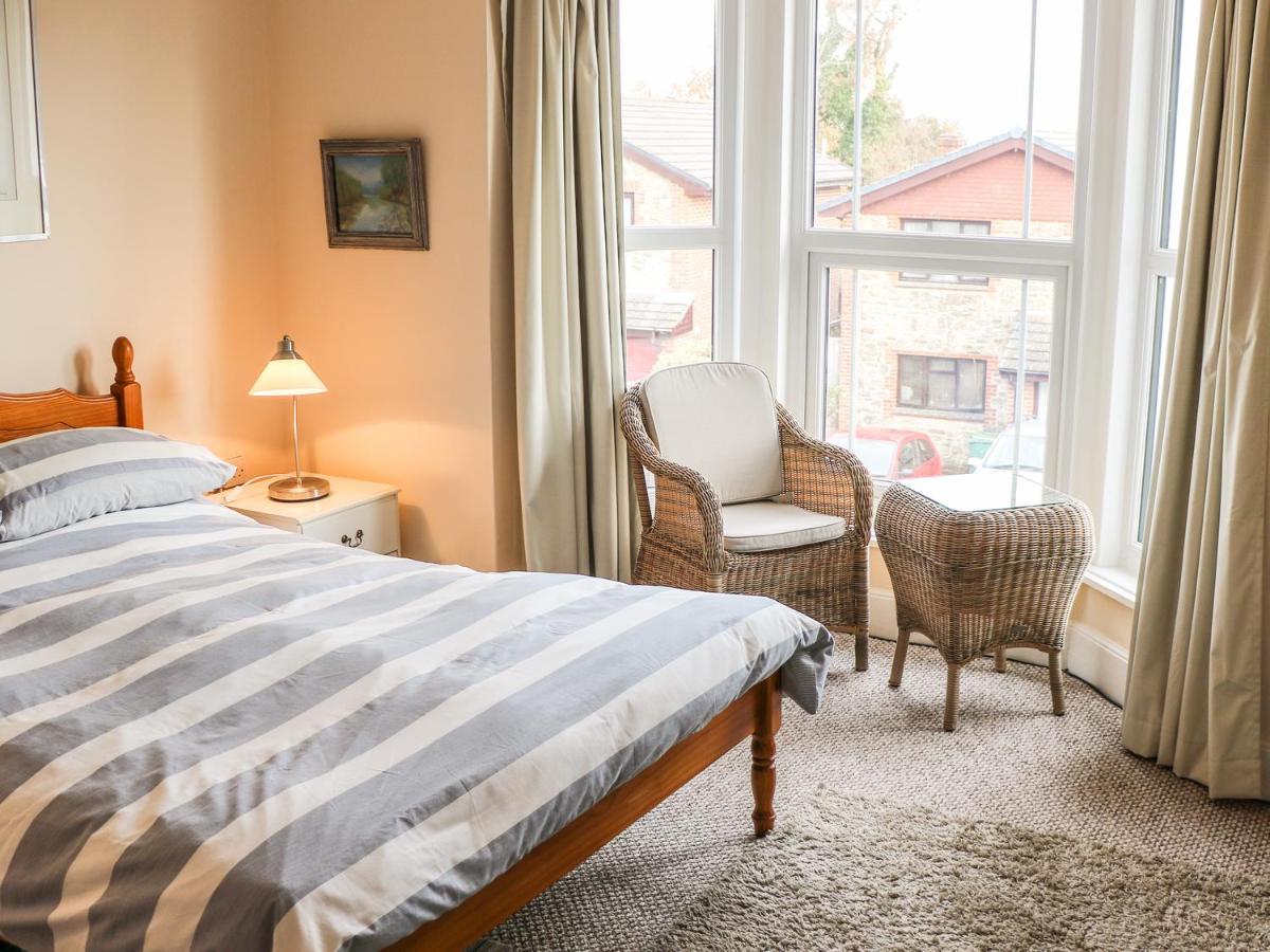 Dovedale Villa Райд Екстериор снимка